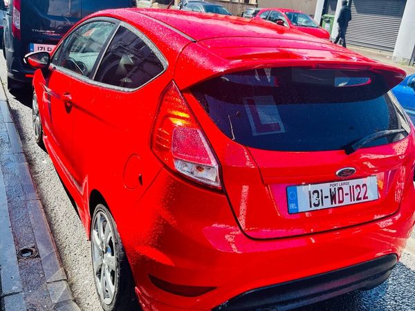 Ford Fiesta Hatchback, Petrol, 2013, Red