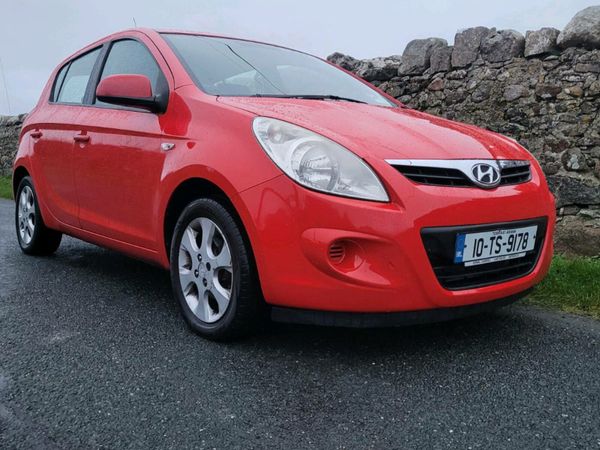 Hyundai i20 Hatchback, Petrol, 2010, Red
