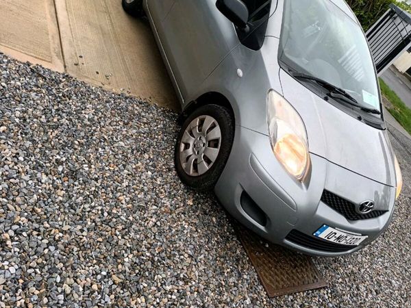 Toyota Yaris Hatchback, Petrol, 2010, Silver