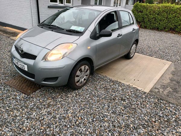 Toyota Yaris Hatchback, Petrol, 2010, Silver