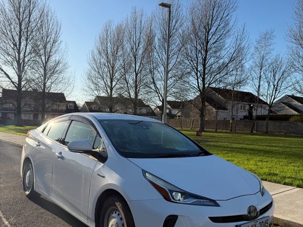 Toyota Prius Hatchback, Petrol Hybrid, 2020, White