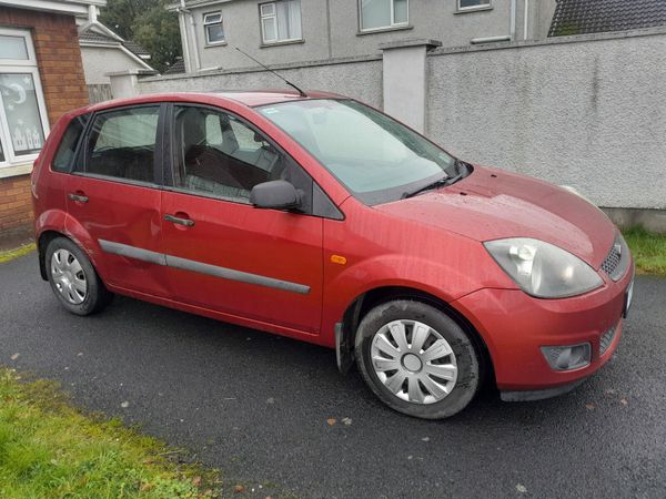 Ford Fiesta Hatchback, Petrol, 2007, Red