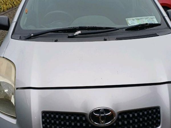 Toyota Yaris Hatchback, Petrol, 2006, Silver