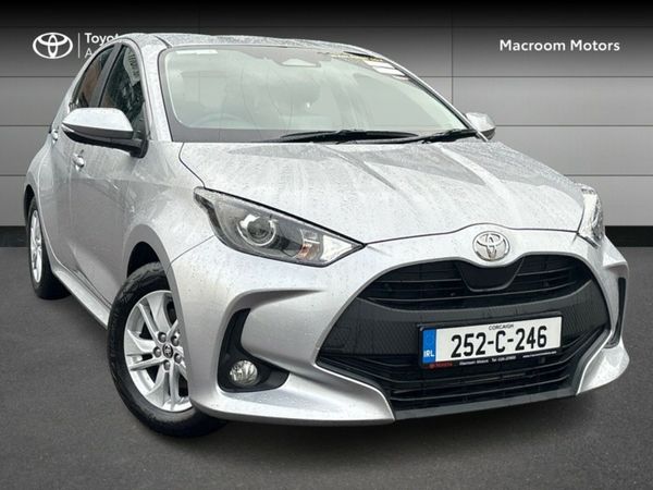 Toyota Yaris Hatchback, Petrol Hybrid, 2025, Silver