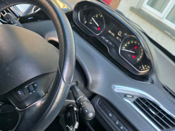 Peugeot 208 Hatchback, Petrol, 2017, Blue