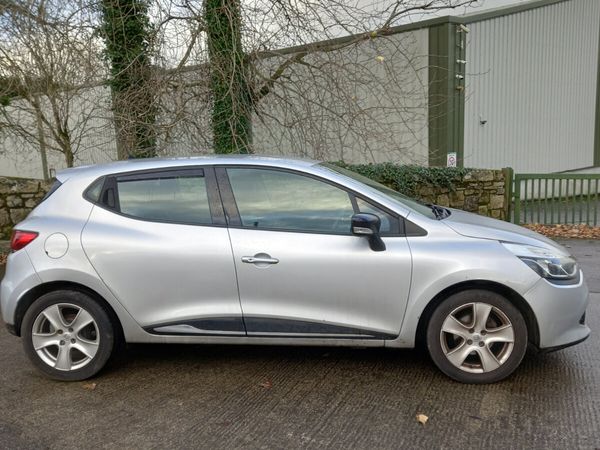 Renault Clio Hatchback, Petrol, 2015, Silver