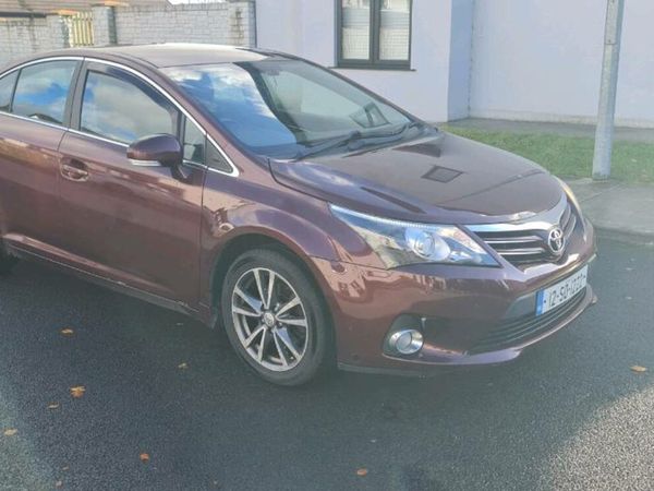 Toyota Avensis Saloon, Diesel, 2012, Red
