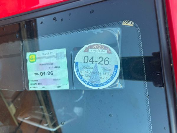 Hyundai i20 Hatchback, Petrol, 2011, Red