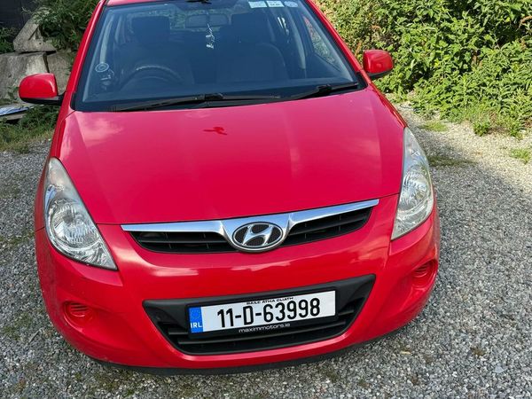 Hyundai i20 Hatchback, Petrol, 2011, Red