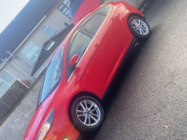 Ford Focus Hatchback, Diesel, 2015, Red