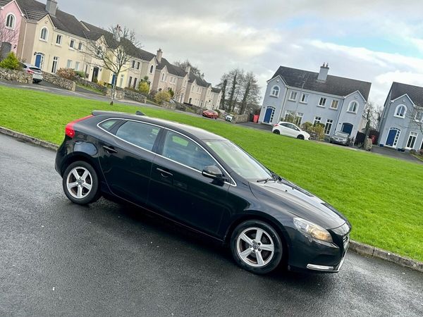Volvo V40 Hatchback, Diesel, 2014, Black