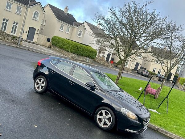 Volvo V40 Hatchback, Diesel, 2014, Black