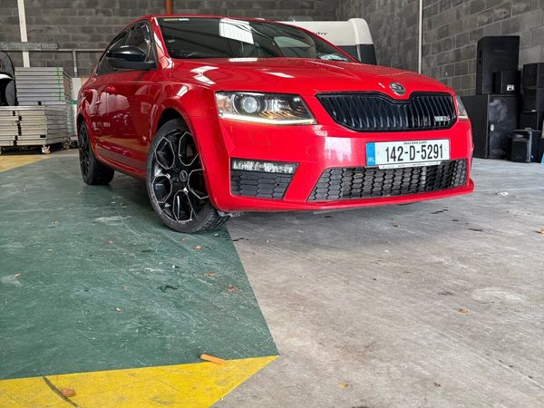 Skoda Octavia Saloon, Diesel, 2014, Red