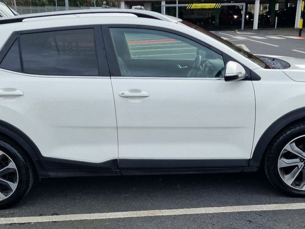 Kia Stonic Estate/Jeep, Diesel, 2018, White