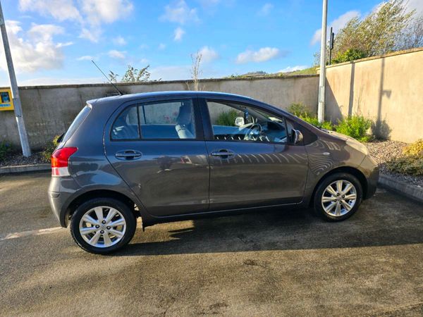 Toyota Yaris Hatchback, Petrol, 2009, Grey