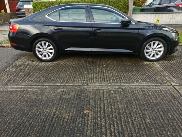 Skoda Superb Hatchback, Diesel, 2017, Black