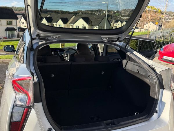 Toyota Prius Hatchback, Petrol Hybrid, 2016, Silver