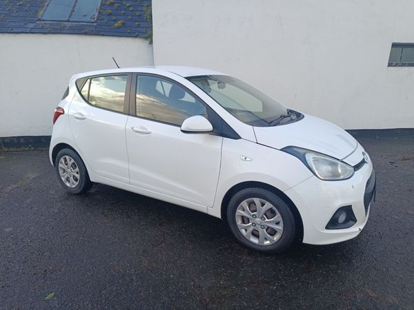 Hyundai i10 Hatchback, Petrol, 2016, White