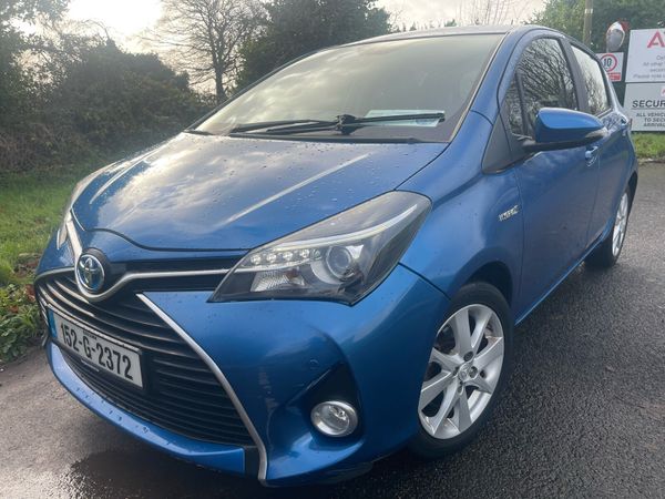 Toyota Yaris Hatchback, Petrol Hybrid, 2015, Blue
