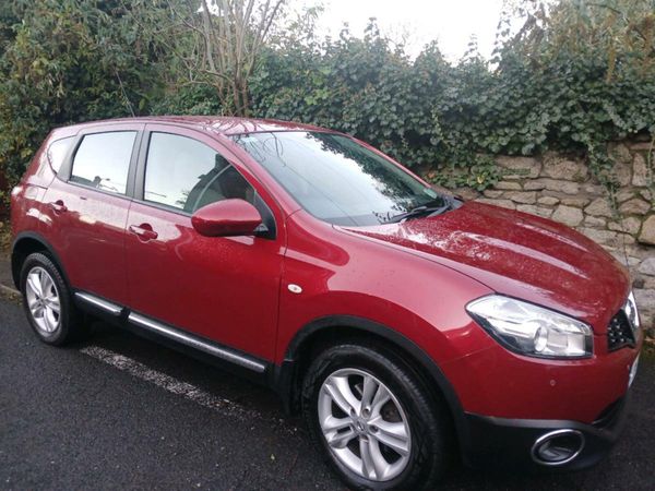 Nissan Qashqai MPV, Petrol, 2013, Red