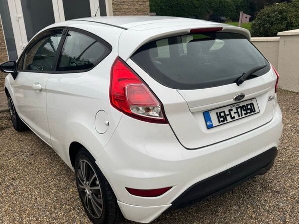 Ford Fiesta Hatchback, Petrol, 2015, White