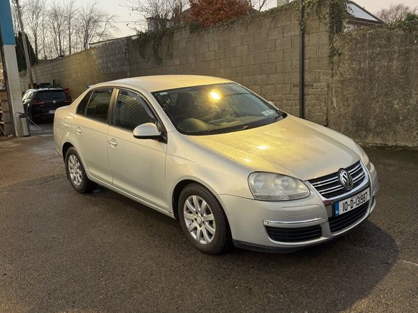Volkswagen Jetta Saloon, Diesel, 2010, Silver