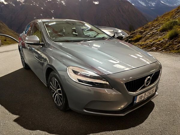 Volvo V40 Estate, Diesel, 2019, Grey