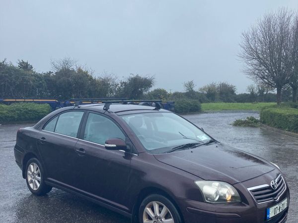 Toyota Avensis Saloon, Petrol, 2007, Red