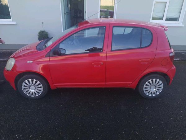 Toyota Yaris Hatchback, Petrol, 2003, Red