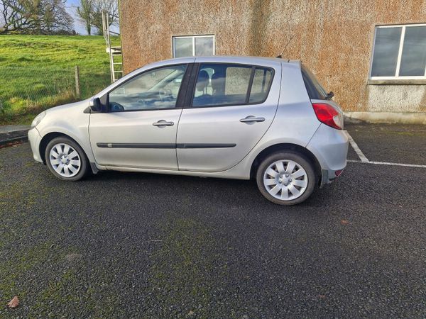 Renault Clio Hatchback, Petrol, 2010, Silver