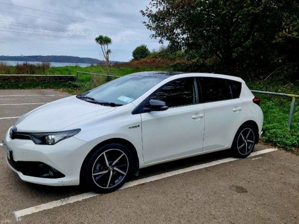 Toyota Auris MPV, Petrol Hybrid, 2017, White