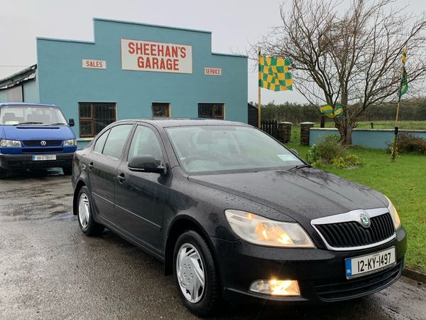 Skoda Octavia Saloon, Petrol, 2012, Black
