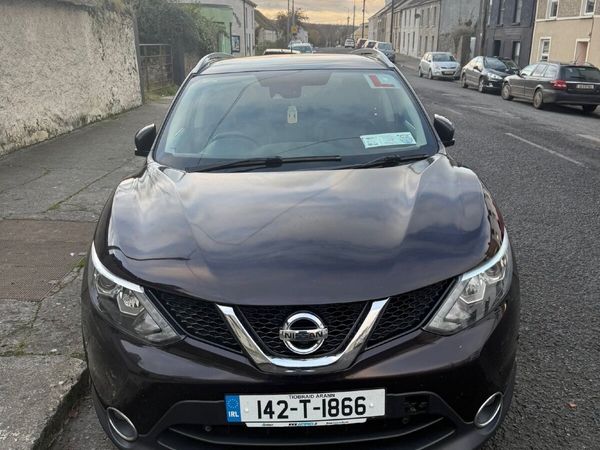 Nissan Qashqai Hatchback, Diesel, 2014, Black