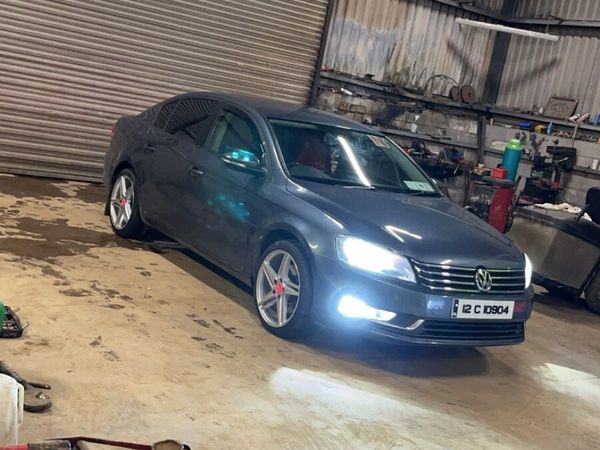 Volkswagen Passat Saloon, Diesel, 2012, Grey