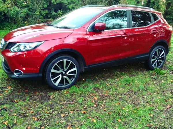 Nissan Qashqai Hatchback, Diesel, 2016, Red