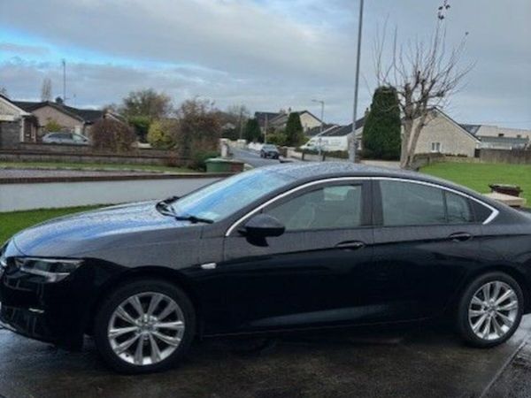 Opel Insignia Hatchback, Diesel, 2021, Black