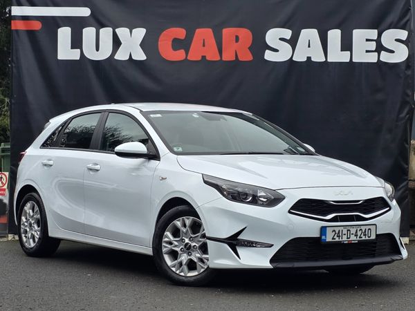 Kia Ceed Hatchback, Diesel Hybrid, 2024, White