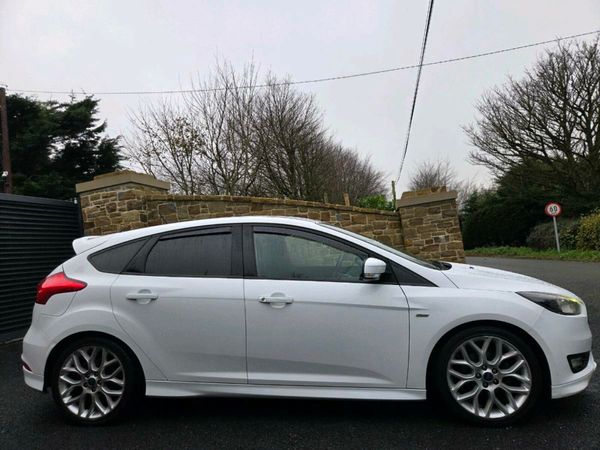 Ford Focus Hatchback, Petrol, 2016, White