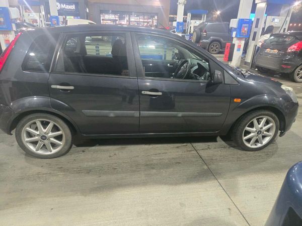 Ford Fiesta Hatchback, Petrol, 2006, Silver