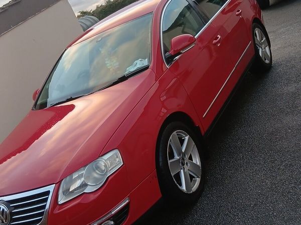 Volkswagen Passat Saloon, Petrol, 2008, Red