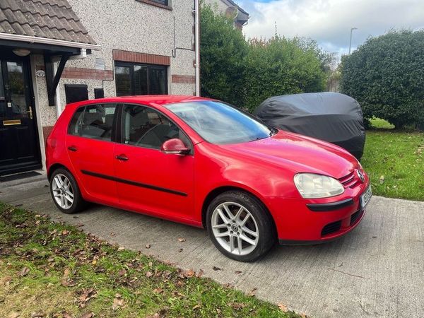Volkswagen Golf Hatchback, Petrol, 2005, Red