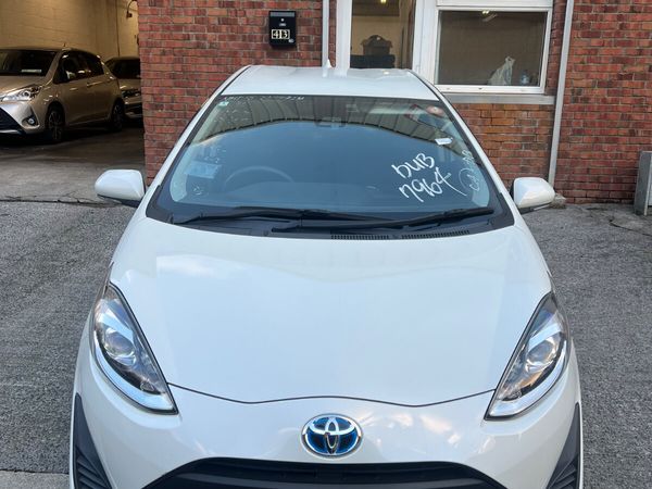 Toyota Aqua Hatchback, Petrol Hybrid, 2020, White