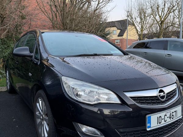 Opel Astra Hatchback, Petrol, 2010, Black