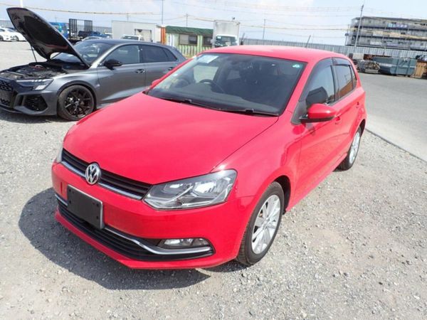 Volkswagen Polo Hatchback, Petrol, 2015, Red