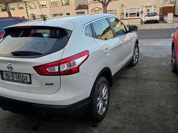 Nissan Qashqai Hatchback, Diesel, 2015, White