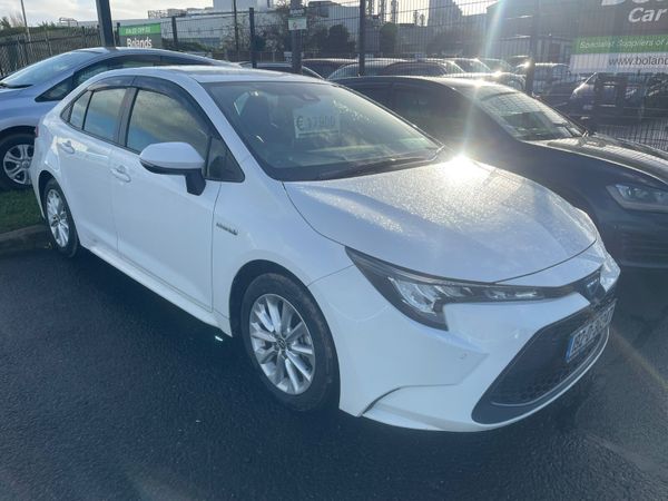 Toyota Corolla Saloon, Petrol Hybrid, 2019, White