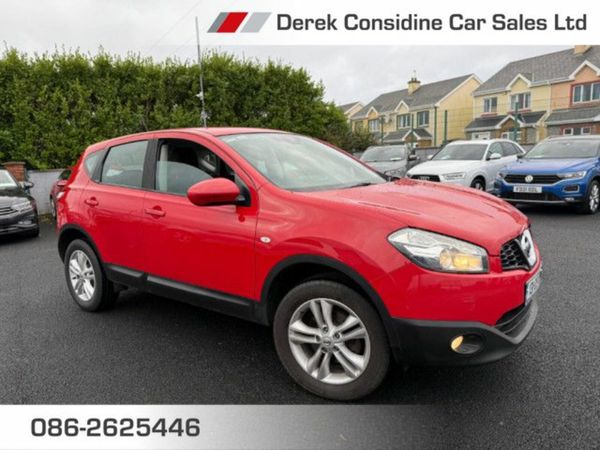 Nissan Qashqai Hatchback, Diesel, 2013, Red