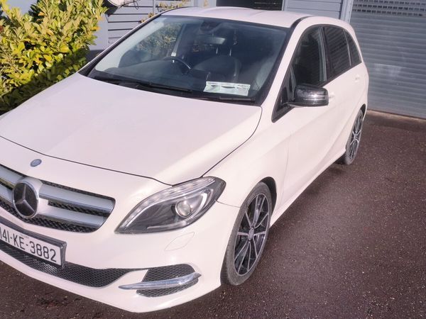 Mercedes-Benz B-Class MPV, Petrol, 2014, White