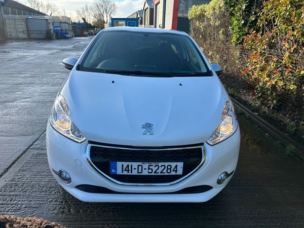 Peugeot 208 Hatchback, Petrol, 2014, White