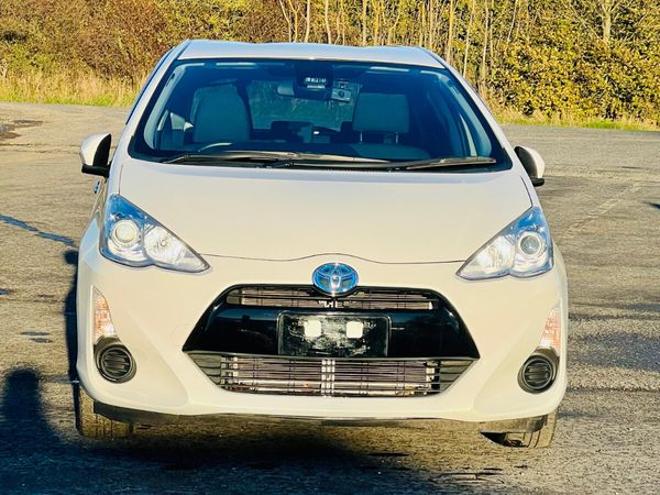 Toyota Aqua Hatchback, Petrol Hybrid, 2016, White